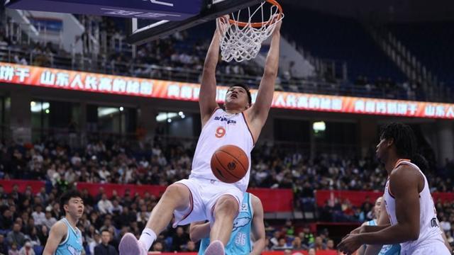 开云体育网址-“我还是一颗年轻的螺丝钉”——老将闫鹏飞甘当替补成就球队