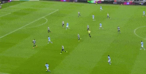 开云体育下载-多库左路传中，塞梅尼奥门前推射破门，曼城1-0纽卡