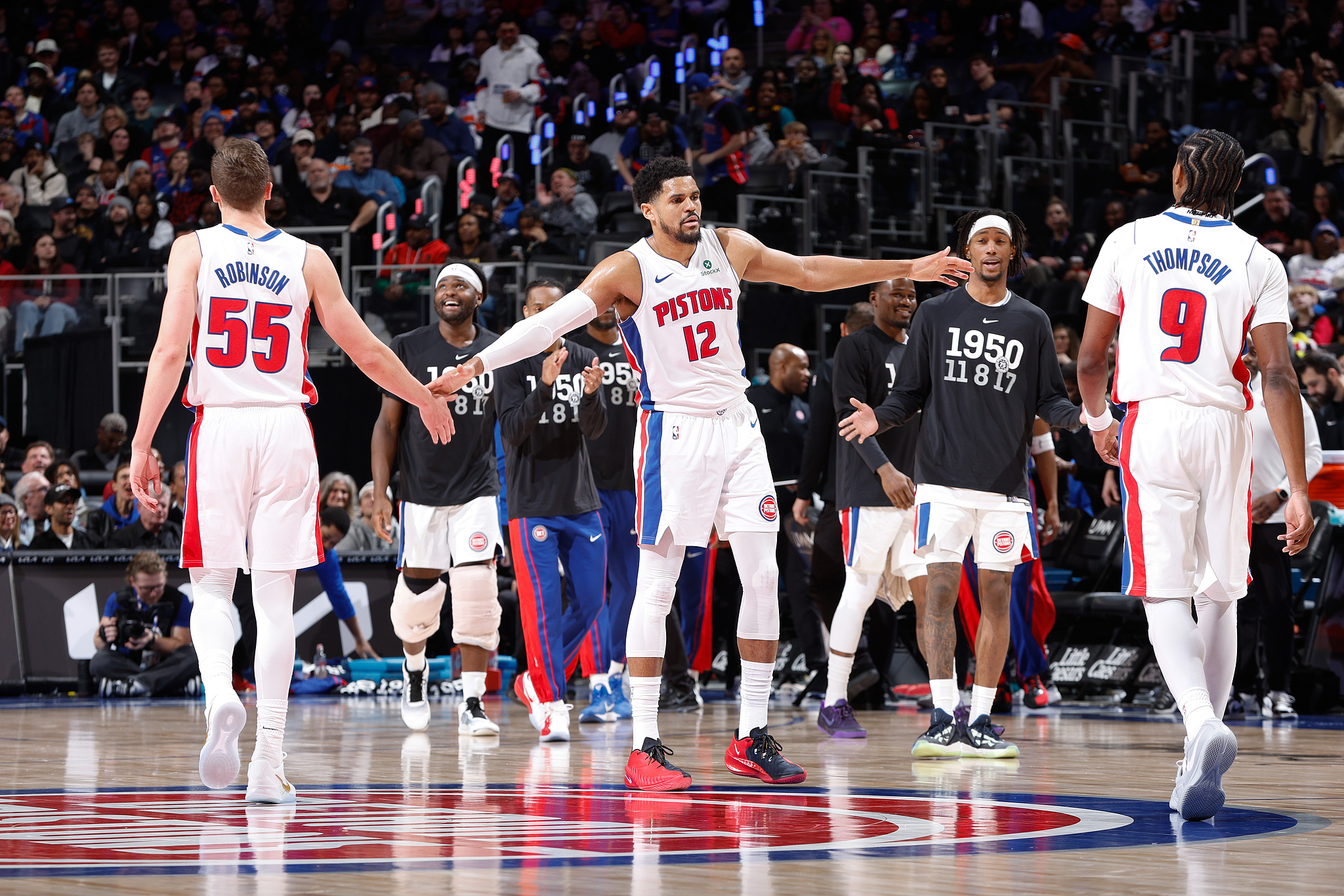 开云体育下载-活塞大胜篮网53分 刷新队史最大净胜分差纪录